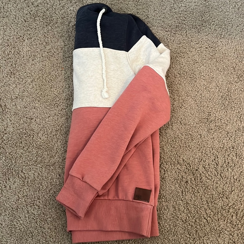 Cute small BKE sweatshirt